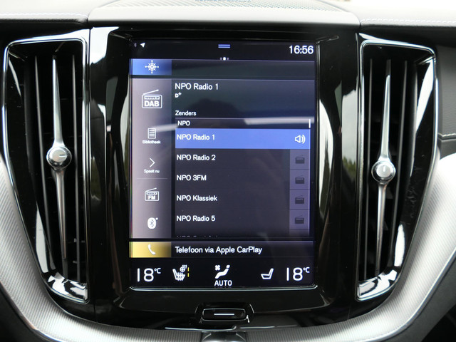 Volvo XC60 2.0 Recharge T8 AWD R-Design | Luchtvering | Black optic | Panoramadak | Head-up display | Harman Kardon | Full LED | Stuur- Sto