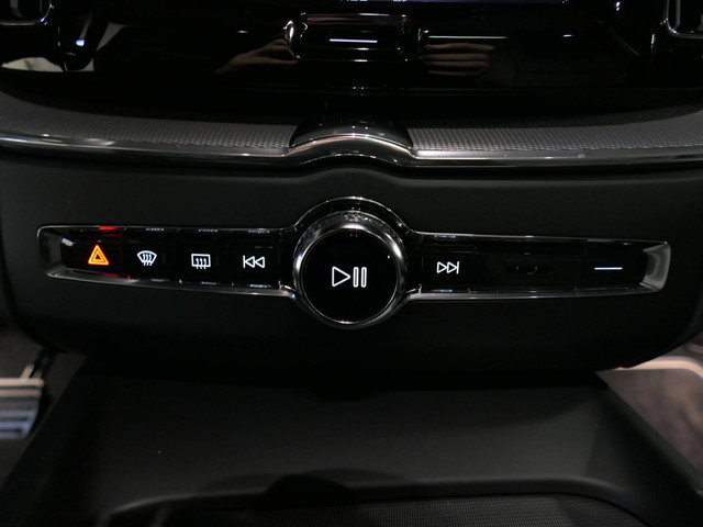 Volvo XC60 2.0 Recharge T8 AWD R-Design | Luchtvering | Black optic | Panoramadak | Head-up display | Harman Kardon | Full LED | Stuur- Sto
