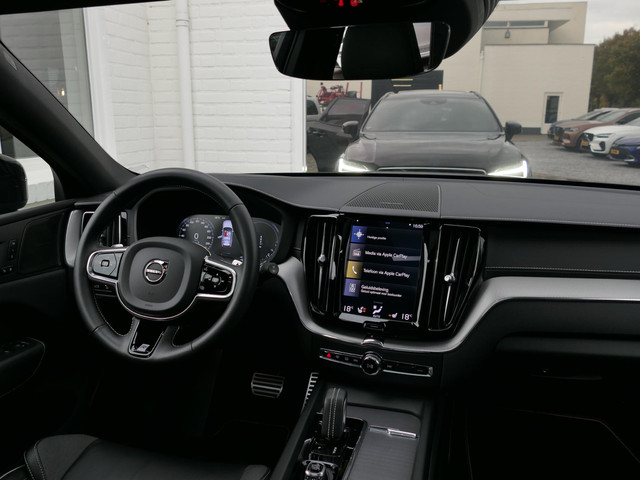Volvo XC60 2.0 Recharge T8 AWD R-Design | Luchtvering | Black optic | Panoramadak | Head-up display | Harman Kardon | Full LED | Stuur- Sto