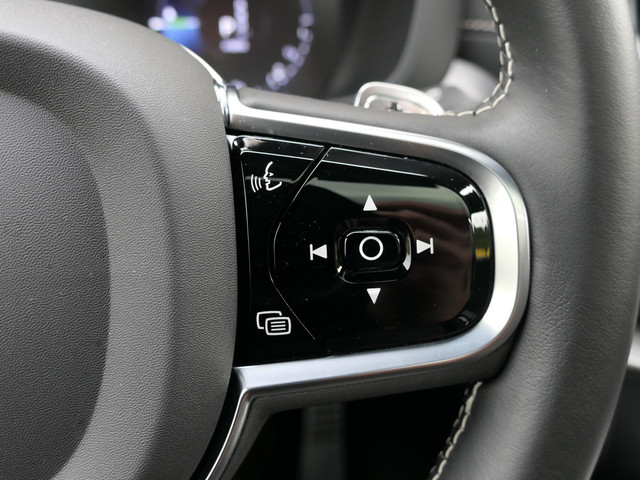 Volvo XC60 2.0 Recharge T8 AWD R-Design | Luchtvering | Black optic | Panoramadak | Head-up display | Harman Kardon | Full LED | Stuur- Sto