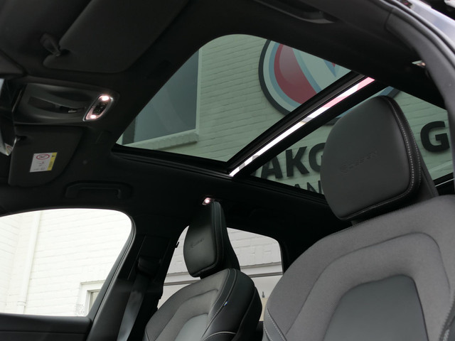 Volvo XC60 2.0 Recharge T8 AWD R-Design | Luchtvering | Black optic | Panoramadak | Head-up display | Harman Kardon | Full LED | Stuur- Sto