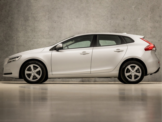 volvo-v40-2.0-t2-inscription-navigatie--climate--camera--stoelverwarming--led-koplampen--sportstoelen--cruise--parkeersensoren--nieuwe-ap