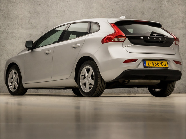 Volvo V40 2.0 T2 Inscription (NAVIGATIE, CLIMATE, CAMERA, STOELVERWARMING, LED KOPLAMPEN, SPORTSTOELEN, CRUISE, PARKEERSENSOREN, NIEUWE AP