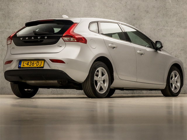 Volvo V40 2.0 T2 Inscription (NAVIGATIE, CLIMATE, CAMERA, STOELVERWARMING, LED KOPLAMPEN, SPORTSTOELEN, CRUISE, PARKEERSENSOREN, NIEUWE AP