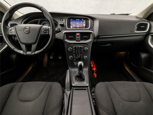 Volvo V40 2.0 T2 Inscription (NAVIGATIE, CLIMATE, CAMERA, STOELVERWARMING, LED KOPLAMPEN, SPORTSTOELEN, CRUISE, PARKEERSENSOREN, NIEUWE AP