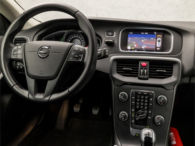 Volvo V40 2.0 T2 Inscription (NAVIGATIE, CLIMATE, CAMERA, STOELVERWARMING, LED KOPLAMPEN, SPORTSTOELEN, CRUISE, PARKEERSENSOREN, NIEUWE AP