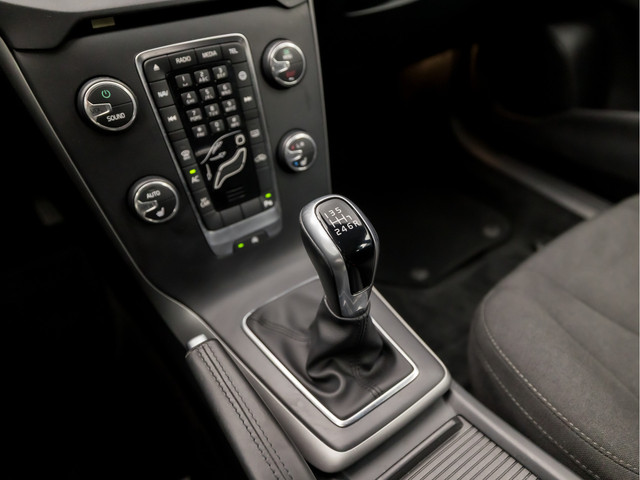 Volvo V40 2.0 T2 Inscription (NAVIGATIE, CLIMATE, CAMERA, STOELVERWARMING, LED KOPLAMPEN, SPORTSTOELEN, CRUISE, PARKEERSENSOREN, NIEUWE AP