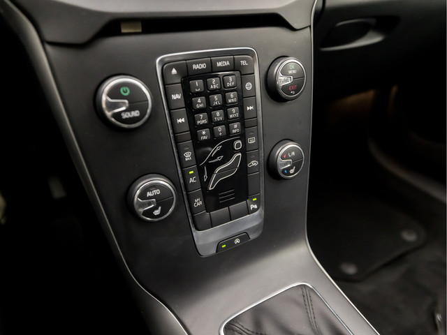 Volvo V40 2.0 T2 Inscription (NAVIGATIE, CLIMATE, CAMERA, STOELVERWARMING, LED KOPLAMPEN, SPORTSTOELEN, CRUISE, PARKEERSENSOREN, NIEUWE AP
