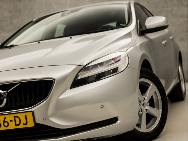 Volvo V40 2.0 T2 Inscription (NAVIGATIE, CLIMATE, CAMERA, STOELVERWARMING, LED KOPLAMPEN, SPORTSTOELEN, CRUISE, PARKEERSENSOREN, NIEUWE AP