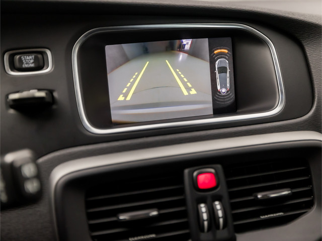 Volvo V40 2.0 T2 Inscription (NAVIGATIE, CLIMATE, CAMERA, STOELVERWARMING, LED KOPLAMPEN, SPORTSTOELEN, CRUISE, PARKEERSENSOREN, NIEUWE AP