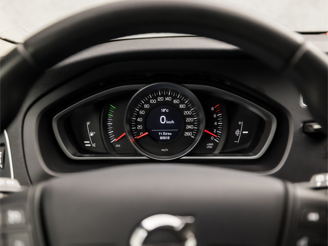 Volvo V40 2.0 T2 Inscription (NAVIGATIE, CLIMATE, CAMERA, STOELVERWARMING, LED KOPLAMPEN, SPORTSTOELEN, CRUISE, PARKEERSENSOREN, NIEUWE AP