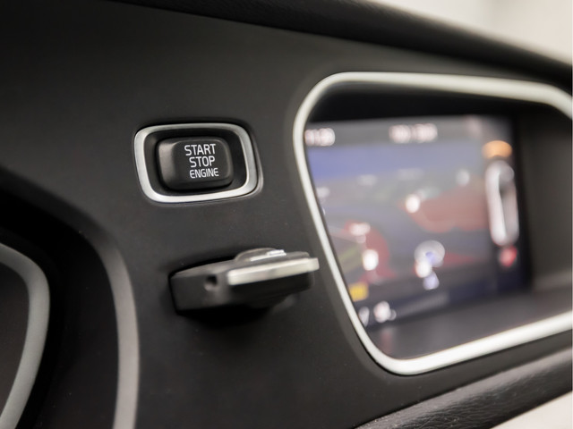 Volvo V40 2.0 T2 Inscription (NAVIGATIE, CLIMATE, CAMERA, STOELVERWARMING, LED KOPLAMPEN, SPORTSTOELEN, CRUISE, PARKEERSENSOREN, NIEUWE AP
