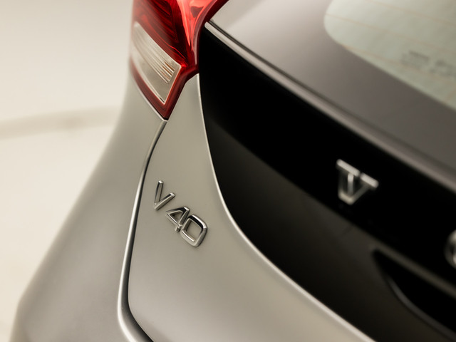 Volvo V40 2.0 T2 Inscription (NAVIGATIE, CLIMATE, CAMERA, STOELVERWARMING, LED KOPLAMPEN, SPORTSTOELEN, CRUISE, PARKEERSENSOREN, NIEUWE AP