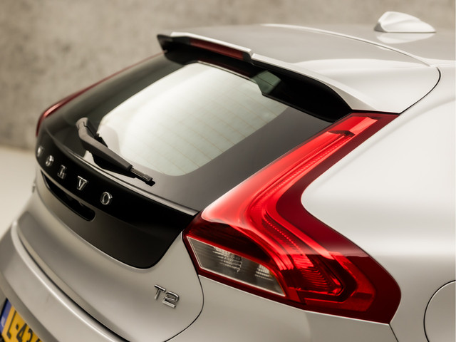 Volvo V40 2.0 T2 Inscription (NAVIGATIE, CLIMATE, CAMERA, STOELVERWARMING, LED KOPLAMPEN, SPORTSTOELEN, CRUISE, PARKEERSENSOREN, NIEUWE AP