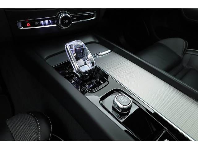 Volvo XC60 T8 Recharge Plus Black Edition | Luchtvering | Bowers & Wilkins | Pano | Memory | 360cam | Trekhaak