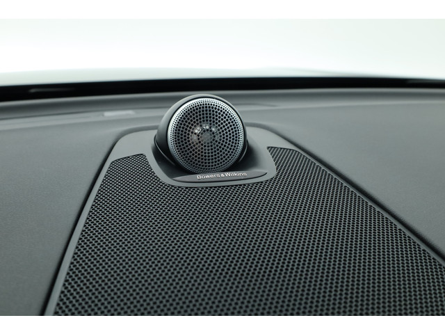 Volvo XC60 T8 Recharge Plus Black Edition | Luchtvering | Bowers & Wilkins | Pano | Memory | 360cam | Trekhaak