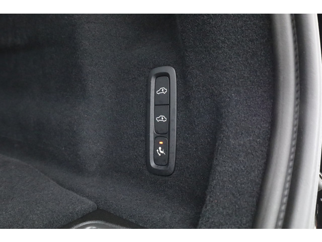 Volvo XC60 T8 Recharge Plus Black Edition | Luchtvering | Bowers & Wilkins | Pano | Memory | 360cam | Trekhaak
