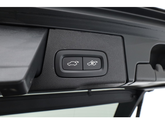 Volvo XC60 T8 Recharge Plus Black Edition | Luchtvering | Bowers & Wilkins | Pano | Memory | 360cam | Trekhaak