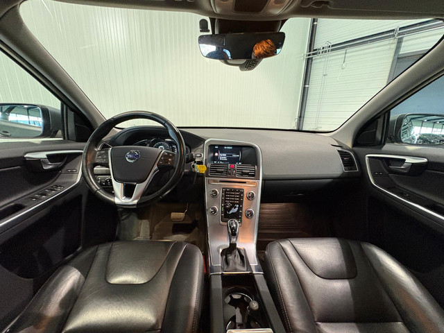 Volvo XC60 D4 Aut. Summum Leder Stoelverwarming Trekhaak Parkeercamera 190pk