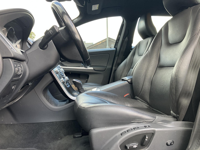 Volvo XC60 2.0 D4 FWD Ocean Race | Trekhaak | Leder | Elek. stoelen