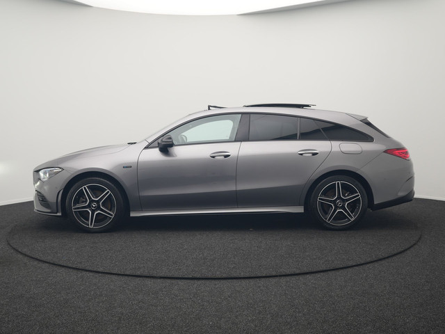 Mercedes-Benz CLA Shooting Brake 250 e AMG Plug In Hybrid 218pk Dealer O.H PHEV | Trekhaak Af Fabriek | Panodak | Burmester Sound | Adaptive Cruis