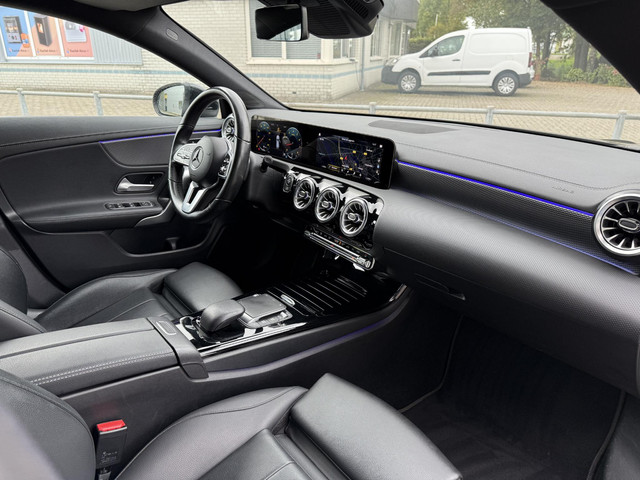 Mercedes-Benz CLA Shooting Brake 180 Aut. Business Sol. Luxury | Leder Sport | Sfeer Verlichting | 18inch |