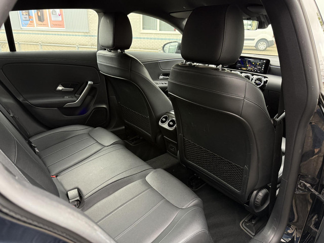 Mercedes-Benz CLA Shooting Brake 180 Aut. Business Sol. Luxury | Leder Sport | Sfeer Verlichting | 18inch |