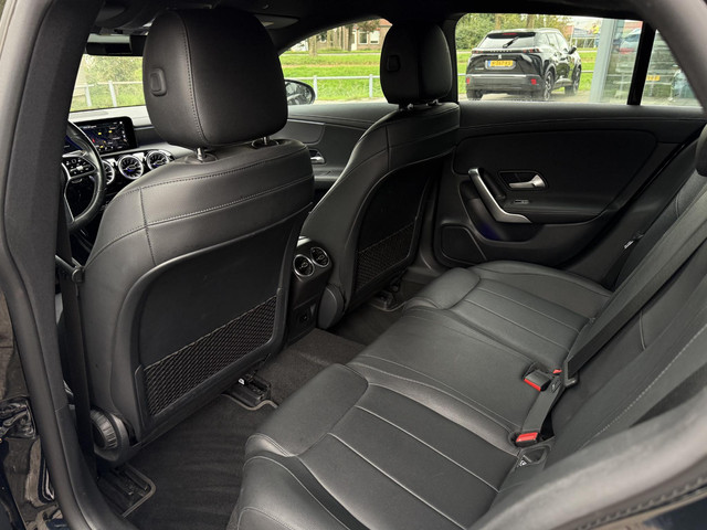 Mercedes-Benz CLA Shooting Brake 180 Aut. Business Sol. Luxury | Leder Sport | Sfeer Verlichting | 18inch |