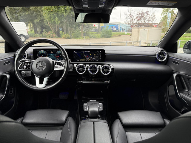 Mercedes-Benz CLA Shooting Brake 180 Aut. Business Sol. Luxury | Leder Sport | Sfeer Verlichting | 18inch |