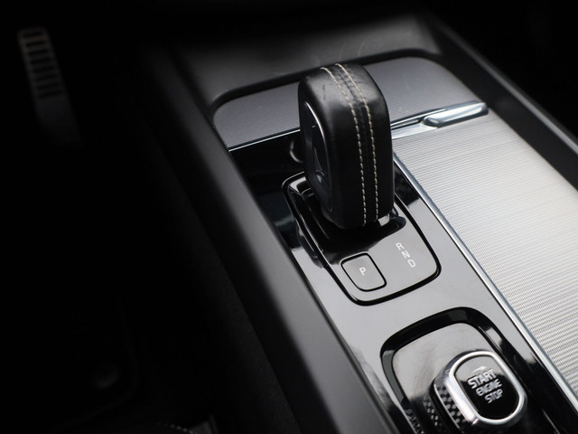 Volvo XC60 2.0 Recharge T6 AWD R-Design | PANO | CAMERA | ADAPTIVE | B&W | MEMORY | LUCHTVERING | STOEL- EN STUURVERW. | TREKHAAK