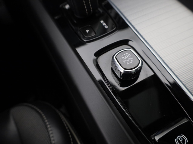 Volvo XC60 2.0 Recharge T6 AWD R-Design | PANO | CAMERA | ADAPTIVE | B&W | MEMORY | LUCHTVERING | STOEL- EN STUURVERW. | TREKHAAK