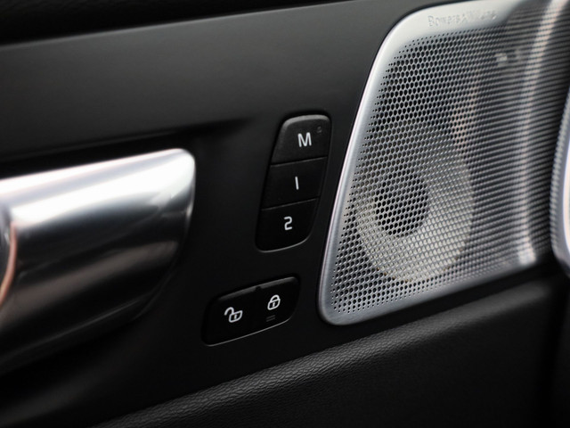 Volvo XC60 2.0 Recharge T6 AWD R-Design | PANO | CAMERA | ADAPTIVE | B&W | MEMORY | LUCHTVERING | STOEL- EN STUURVERW. | TREKHAAK