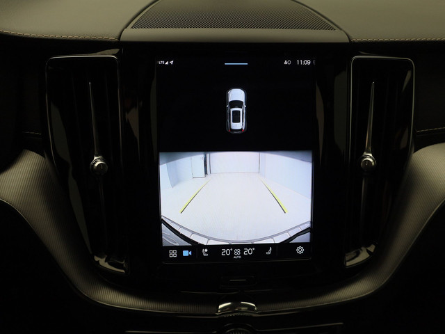 Volvo XC60 2.0 Recharge T6 AWD R-Design | PANO | CAMERA | ADAPTIVE | B&W | MEMORY | LUCHTVERING | STOEL- EN STUURVERW. | TREKHAAK