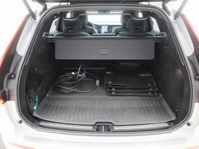 Volvo XC60 2.0 Recharge T6 AWD R-Design | PANO | CAMERA | ADAPTIVE | B&W | MEMORY | LUCHTVERING | STOEL- EN STUURVERW. | TREKHAAK