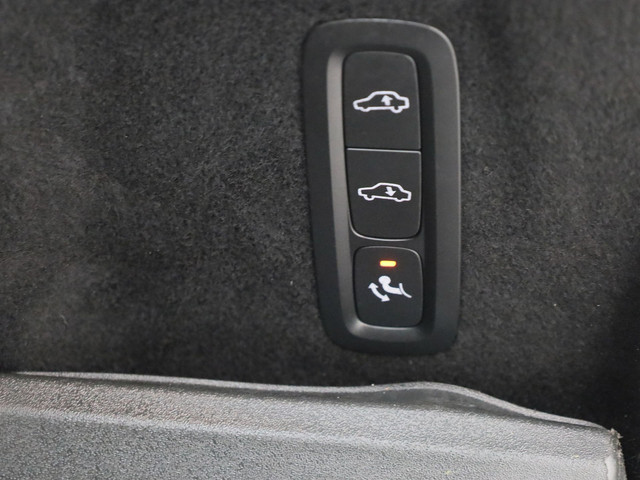 Volvo XC60 2.0 Recharge T6 AWD R-Design | PANO | CAMERA | ADAPTIVE | B&W | MEMORY | LUCHTVERING | STOEL- EN STUURVERW. | TREKHAAK