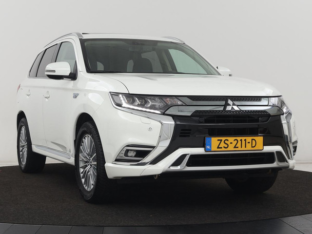 mitsubishi-outlander-2.4-phev-intense----schuifdak---stoelverwarming---leder-alcantara---camera---carplay---keyless---stuurverwarming---full-led---cl
