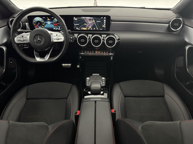 Mercedes-Benz CLA 180 AMG | Pano | LED | Trekhaak | Virtual | Camera | Carplay | Cruise