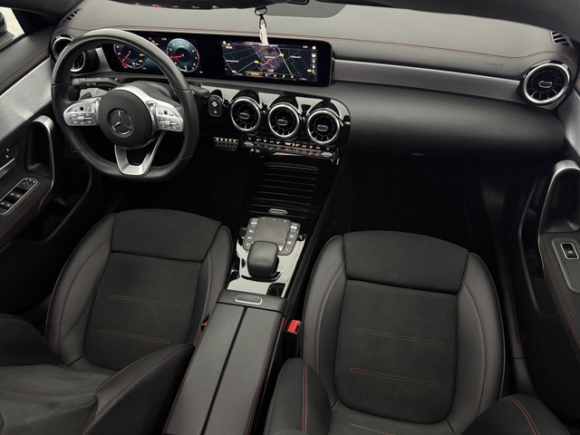 Mercedes-Benz CLA 180 AMG | Pano | LED | Trekhaak | Virtual | Camera | Carplay | Cruise