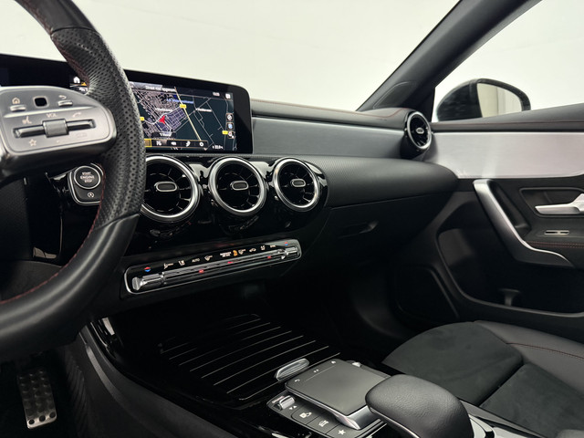 Mercedes-Benz CLA 180 AMG | Pano | LED | Trekhaak | Virtual | Camera | Carplay | Cruise