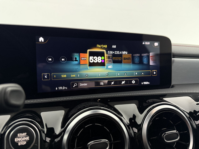 Mercedes-Benz CLA 180 AMG | Pano | LED | Trekhaak | Virtual | Camera | Carplay | Cruise