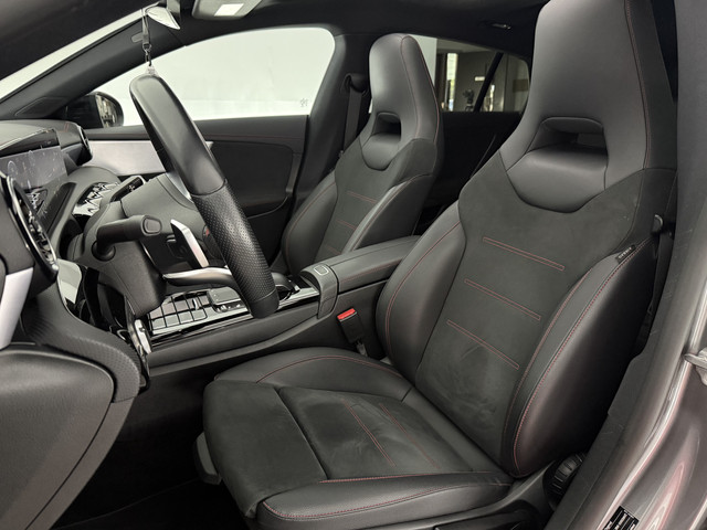 Mercedes-Benz CLA 180 AMG | Pano | LED | Trekhaak | Virtual | Camera | Carplay | Cruise