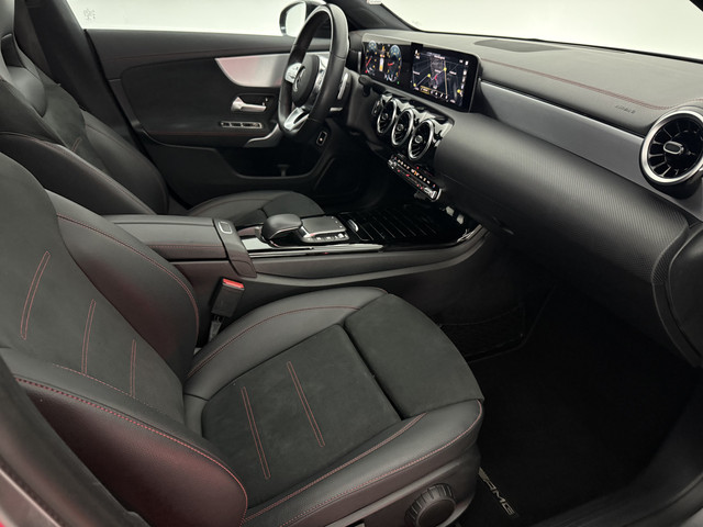 Mercedes-Benz CLA 180 AMG | Pano | LED | Trekhaak | Virtual | Camera | Carplay | Cruise
