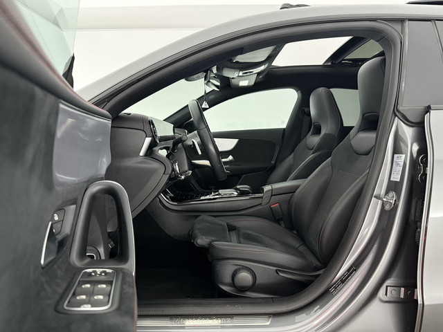 Mercedes-Benz CLA 180 AMG | Pano | LED | Trekhaak | Virtual | Camera | Carplay | Cruise