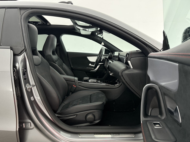 Mercedes-Benz CLA 180 AMG | Pano | LED | Trekhaak | Virtual | Camera | Carplay | Cruise