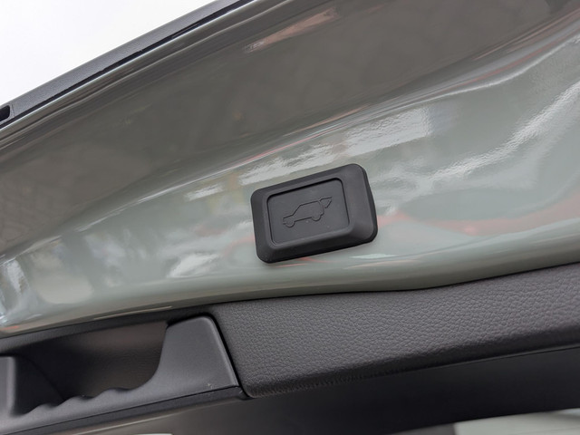 Toyota RAV4 2.5 Hybrid Style SPECIALE LAK STUUR- STOEL- EN VOORRUITVERWARMING LEER APPLE & ANDROID ELEK. ACHTERKLEP