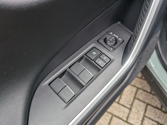 Toyota RAV4 2.5 Hybrid Style SPECIALE LAK STUUR- STOEL- EN VOORRUITVERWARMING LEER APPLE & ANDROID ELEK. ACHTERKLEP