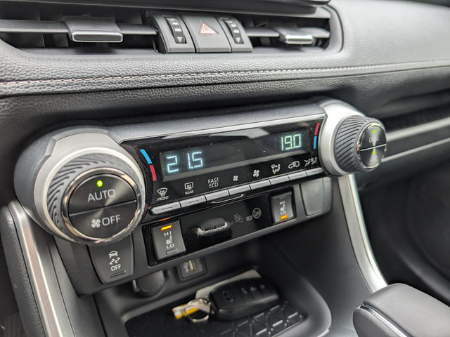 Toyota RAV4 2.5 Hybrid Style SPECIALE LAK STUUR- STOEL- EN VOORRUITVERWARMING LEER APPLE & ANDROID ELEK. ACHTERKLEP