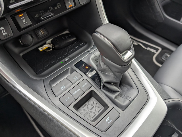 Toyota RAV4 2.5 Hybrid Style SPECIALE LAK STUUR- STOEL- EN VOORRUITVERWARMING LEER APPLE & ANDROID ELEK. ACHTERKLEP