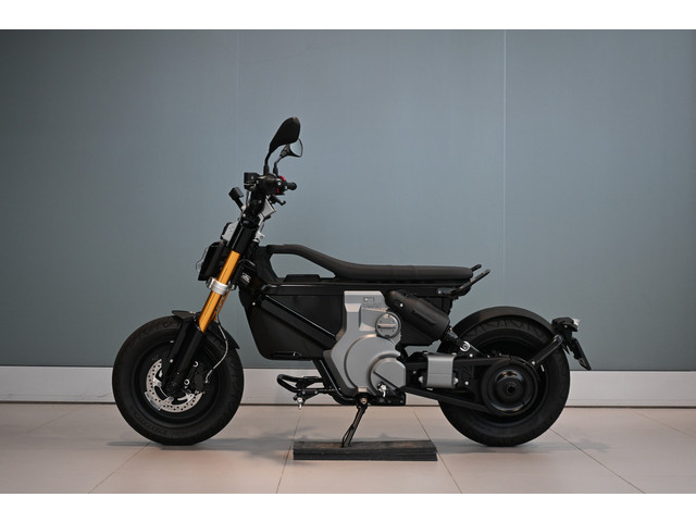 BMW CE 02 AM bromscooter
