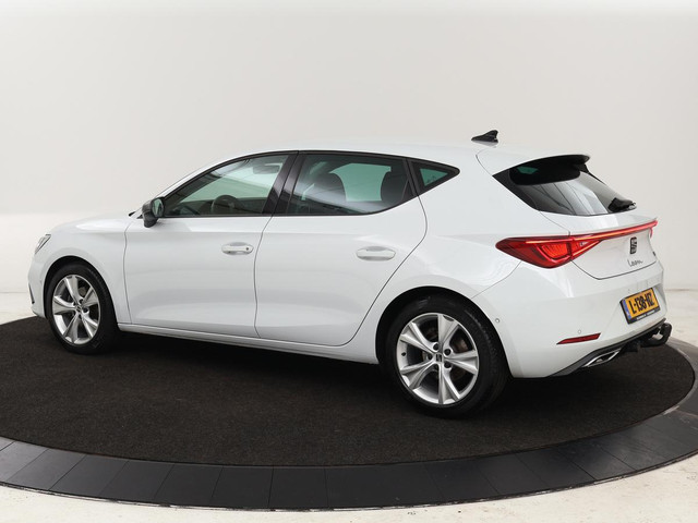 Seat Leon 1.5 eTSI FR Intens | Stoel & stuurverwarming | Trekhaak | Adaptive cruise | Navigatie | Parkeerhulp | Full LED